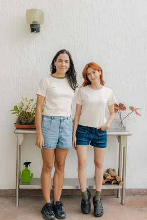 BABY TEE - CREMA CUELLO OLIVA