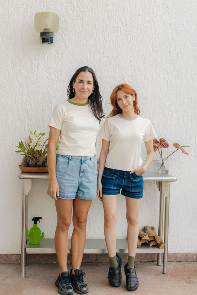 BABY TEE - CREMA CUELLO OLIVA