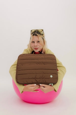PORTA LAPTOP PUFFY GRANDE - CHOCO