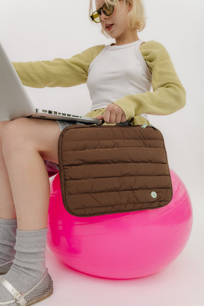 PORTA LAPTOP PUFFY GRANDE - CHOCO