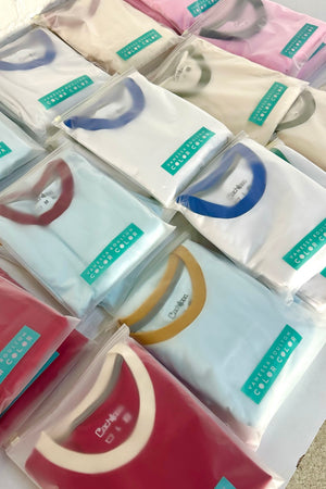 BOXY TEE - CELESTE CUELLO ROJO