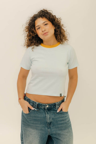 BABY TEE - CELESTE CUELLO MOSTAZA