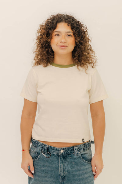 BABY TEE - CREMA CUELLO OLIVA