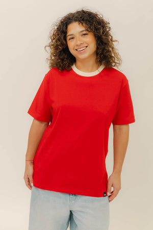 BOXY TEE - ROJA CUELLO BEIGE