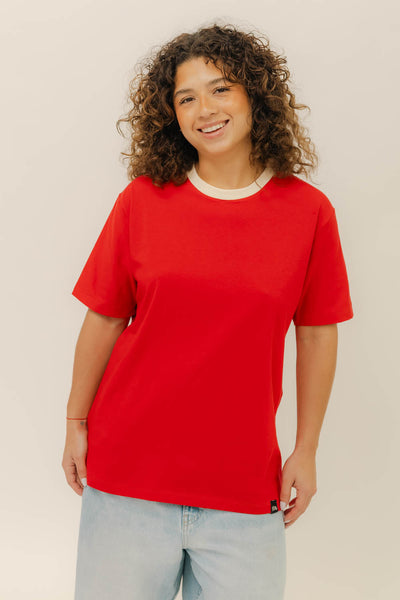 BOXY TEE - ROJA CUELLO BEIGE