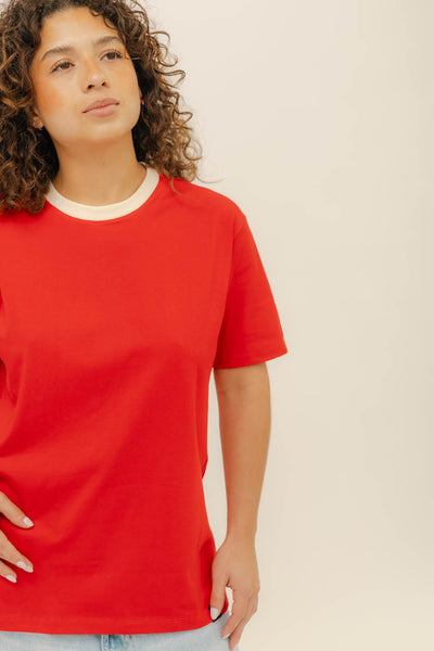 BOXY TEE - ROJA CUELLO BEIGE