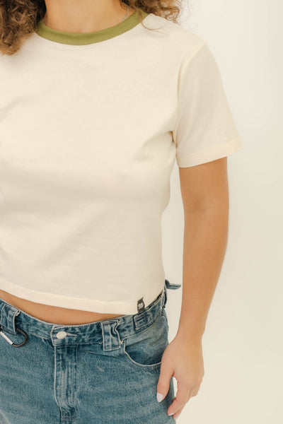 BABY TEE - CREMA CUELLO OLIVA